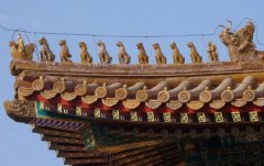 什么樣的動(dòng)物蹲在古建筑的屋頂上？是樹(shù)脂做的？