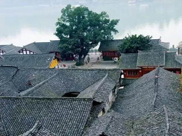 青瓦灰墻，高瓴飛檐，處處消磨時(shí)光
