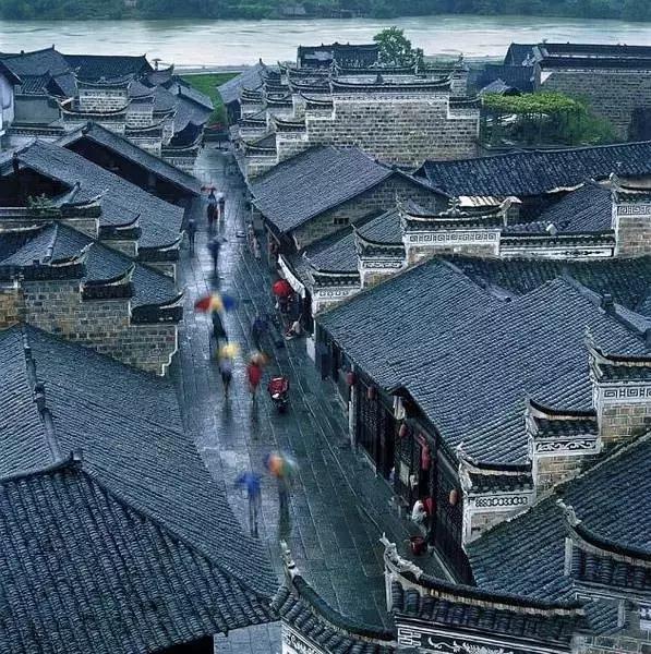 青瓦灰墻，高瓴飛檐，處處消磨時(shí)光
