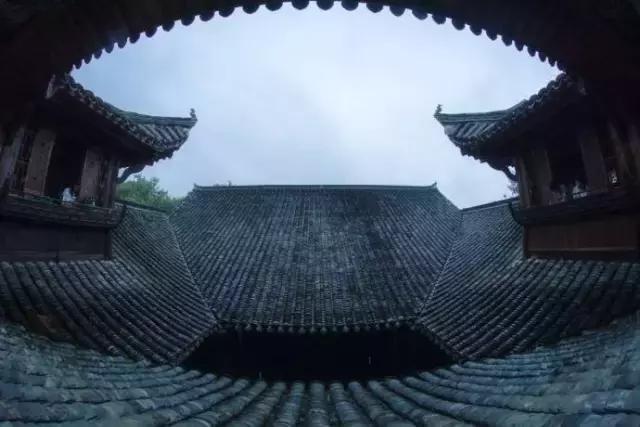 青瓦灰墻，高瓴飛檐，處處消磨時(shí)光