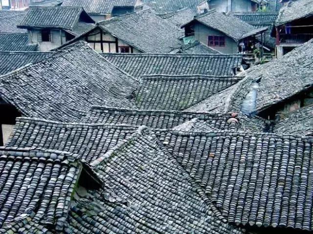 青瓦灰墻，高瓴飛檐，處處消磨時(shí)光