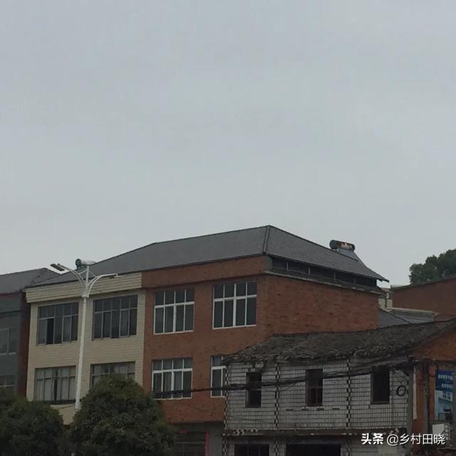 農(nóng)村自建房坡屋頂，用琉璃瓦還是樹脂瓦？看看內(nèi)行人的經(jīng)驗(yàn)分享