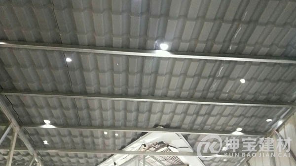冰雹惹禍！欒川一村民家中鋼架屋頂被砸出窟窿