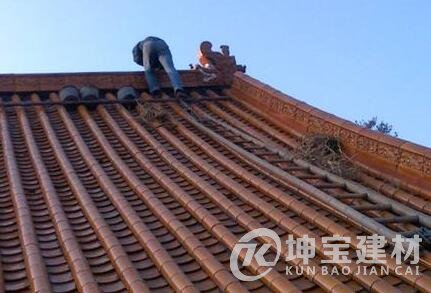 農(nóng)村屋頂蓋琉璃瓦的坡度多少？多少錢一塊？安裝步驟是什么？